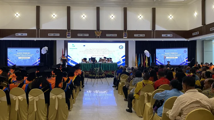 Wisuda 93 Mahasiswa Politeknik Katolik Saint Paul Sorong