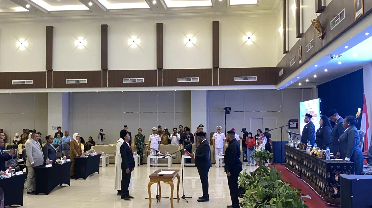 Jonas Kelwulan Gantikan Edward Kondologit Sebagai Anggota DPRP PBD
