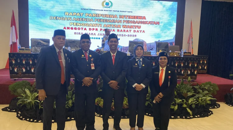 Jonas Kelwulan Gantikan Edward Kondologit Sebagai Anggota DPRP PBD