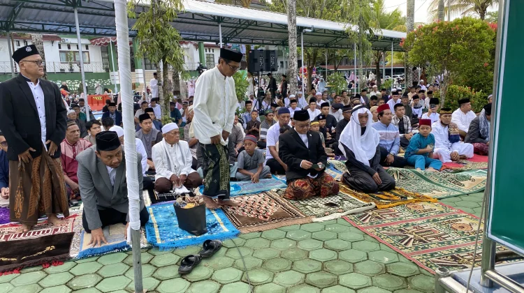 Salat Iduladha di UNAMIN Sorong, Mendikdasmen Beri Khotbah