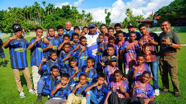Polda PBD Dukung Pembinaan Anak Papua Melalui Turnamen Sepak Bola Trophy KU-15