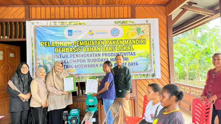 Pelatihan Pembuatan Pakan Mandiri Berbasis Bahan Baku Lokal di Sorong Selatan
