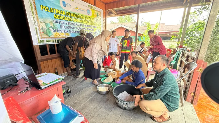 Pelatihan Pembuatan Pakan Mandiri Berbasis Bahan Baku Lokal di Sorong Selatan