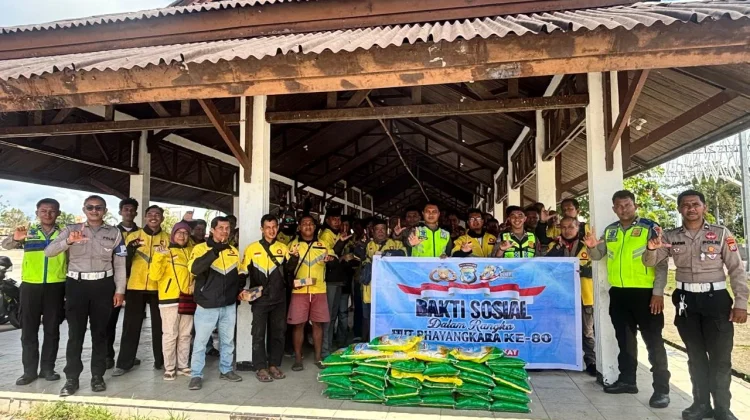 Sambut Hari Bhayangkara, Polda PBD Salurkan Bantuan Sembako pada Komunitas Maxim