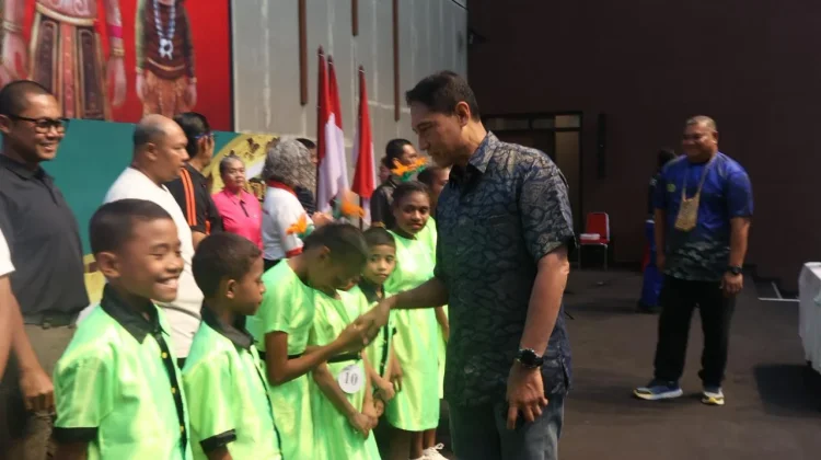 Sambut Hari Bhayangkara, Kapolda PBD Membuka Secara Resmi Lomba Yospan