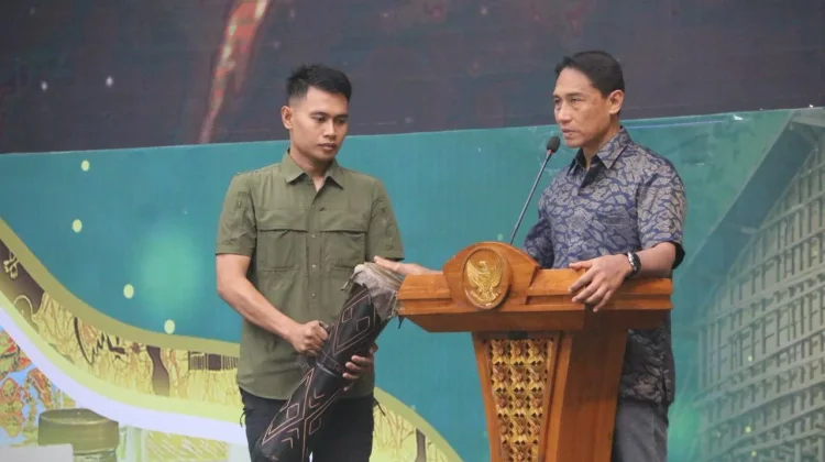 Sambut Hari Bhayangkara, Kapolda PBD Membuka Secara Resmi Lomba Yospan