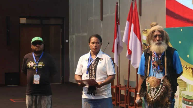 Sambut Hari Bhayangkara, Kapolda PBD Membuka Secara Resmi Lomba Yospan