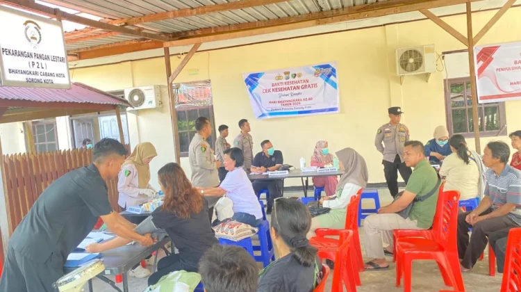 Polresta Sorong Kota Laksanakan Donor Darah dan Salurkan Bantuan Sosial