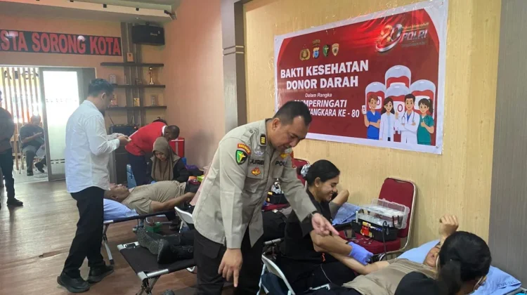 Polresta Sorong Kota Laksanakan Donor Darah dan Salurkan Bantuan Sosial