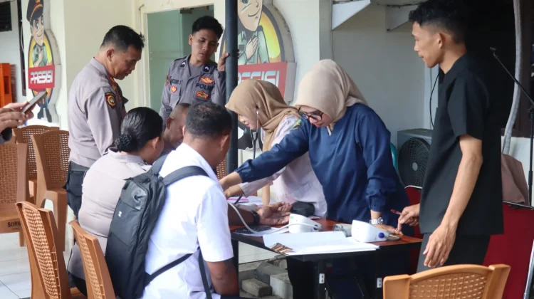 Polresta Sorong Kota Laksanakan Donor Darah dan Salurkan Bantuan Sosial