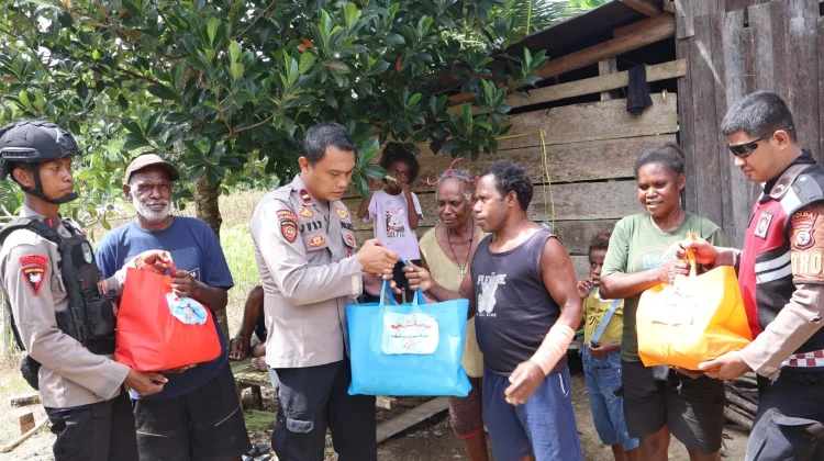 Polda PBD Salurkan 20 Ribu Liter Air Bersih untuk Masyarakat