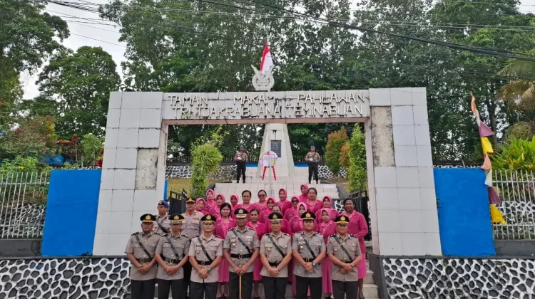 Polres Sorong Selatan Ziarah Rombongan ke TMP Tri Tjakrabuana Teminabuan