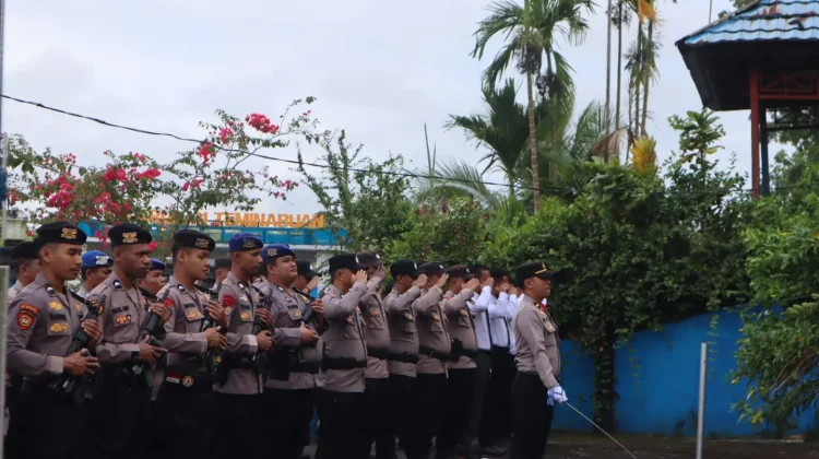 Polres Sorong Selatan Ziarah Rombongan ke TMP Tri Tjakrabuana Teminabuan