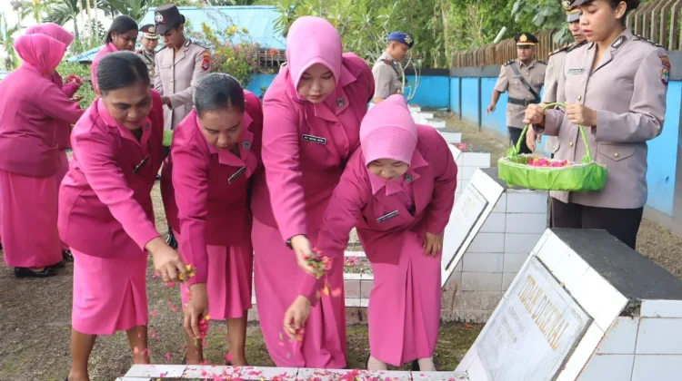 Polres Sorong Selatan Ziarah Rombongan ke TMP Tri Tjakrabuana Teminabuan