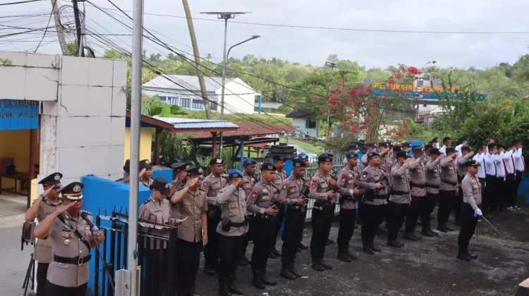 Polres Sorong Selatan Ziarah Rombongan ke TMP Tri Tjakrabuana Teminabuan