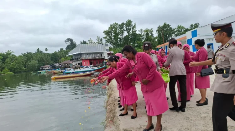 Polres Sorong Selatan Ziarah Rombongan ke TMP Tri Tjakrabuana Teminabuan