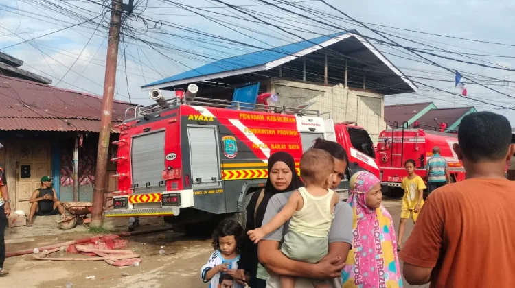 Si Jago Merah Melahap Ratusan Rumah Warga di Klademak II Pantai