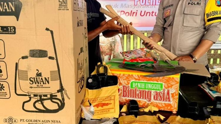 Polsek Klamono Serahkan Bantuan Alsintan kepada Kelompok Tani Makmur