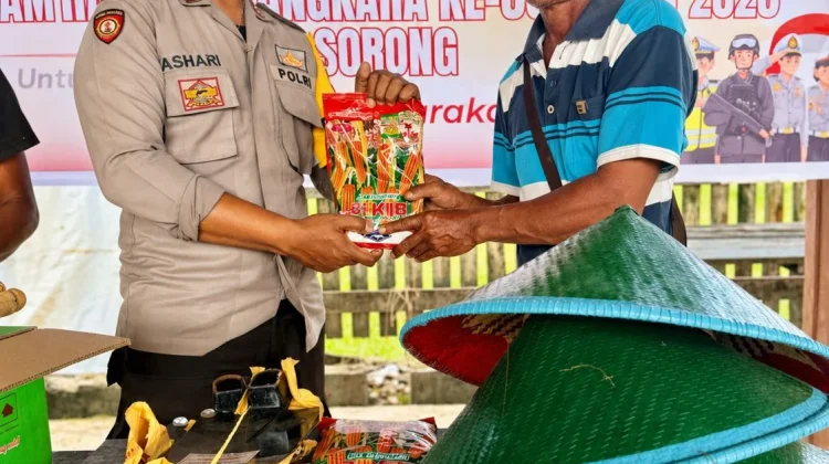 Polsek Klamono Serahkan Bantuan Alsintan kepada Kelompok Tani Makmur