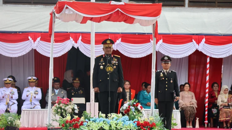 Wakapolda Papua Barat Daya Pimpin Upacara Hari Bhayangkara ke-80
