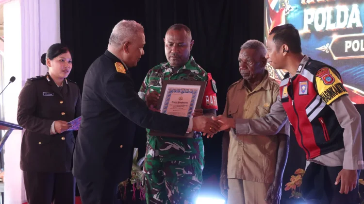 Dua Personel Polres Tambrauw Terima Penghargaan di Hari Bhayangkara ke-80