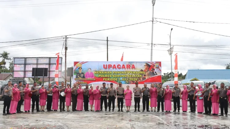 Kapolres Sorong Selatan Pimpin Upacara Kenaikan Pangkat 56 Personel