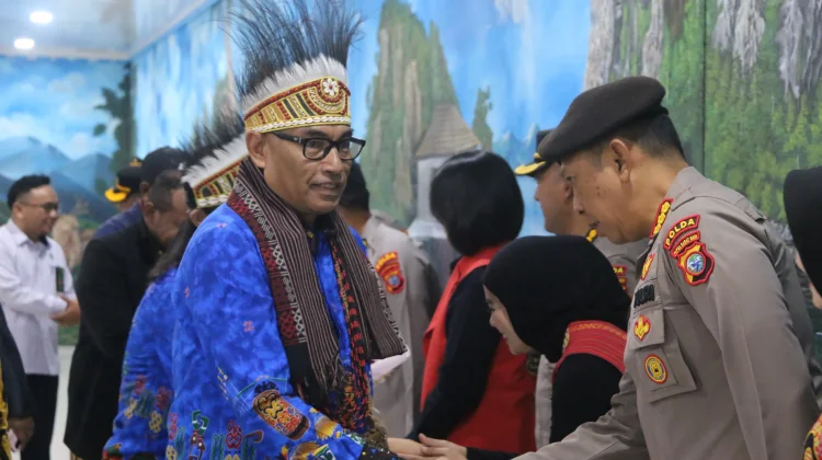Brigjen Pol. Audie Sonny Latuheru Disambut Meriah saat Tiba di Bumi Kasuari