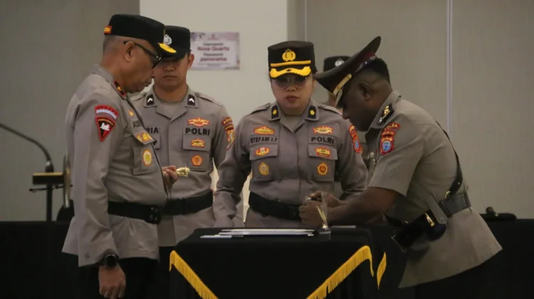 Kapolda Papua Barat Daya Pimpin Sertijab Terhadap 3 Pejabat Utama PBD