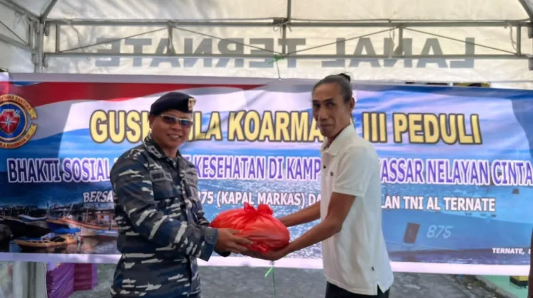 Guskamla Koarmada III Lakukan Baksos dan Bakkes Bagi Masyarakat Kampung Nelayan