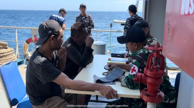 Tindaklanjuti Arahan Pangkoarmada III, Kri Teluk Wondama-527 Melaksanakan Baksos