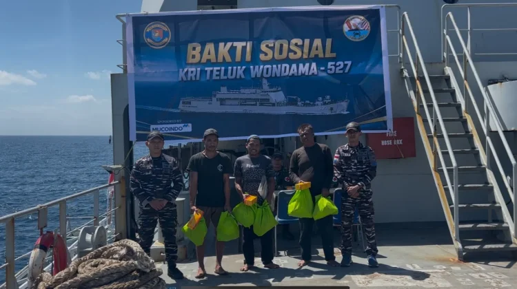 Tindaklanjuti Arahan Pangkoarmada III, Kri Teluk Wondama-527 Melaksanakan Baksos