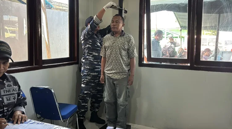 Tindaklanjuti Arahan Pangkoarmada III, Kri Teluk Wondama-527 Melaksanakan Baksos