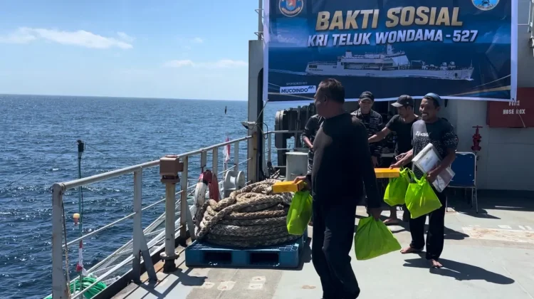 Tindaklanjuti Arahan Pangkoarmada III, Kri Teluk Wondama-527 Melaksanakan Baksos