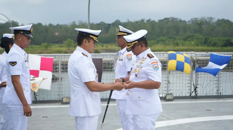 Dansatfib Koarmada III Pimpin Sertijab Komandan KRI Teluk Weda-526