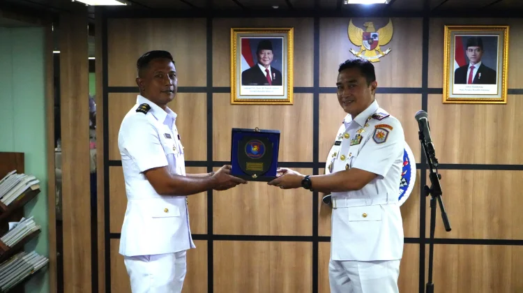 Dansatfib Koarmada III Pimpin Sertijab Komandan KRI Teluk Weda-526