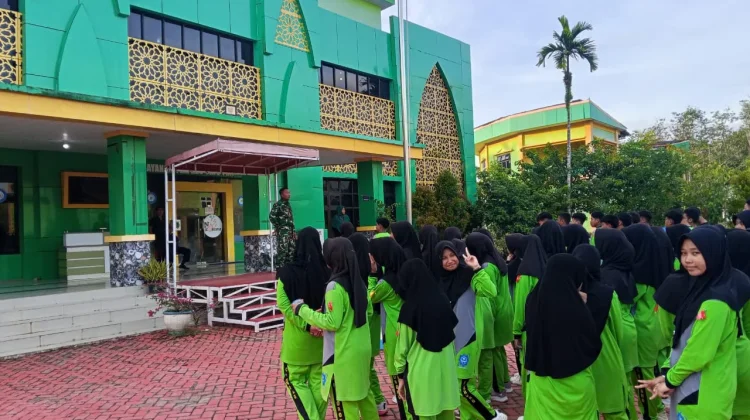 Babinsa Salawati Bersama Siswa IC MAN Olahraga Senam Pagi