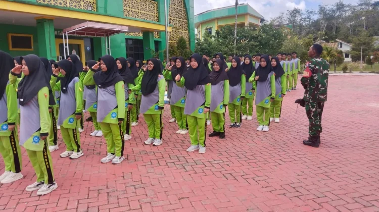 Babinsa Salawati Bersama Siswa IC MAN Olahraga Senam Pagi