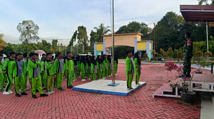 Babinsa Salawati Bersama Siswa IC MAN Olahraga Senam Pagi
