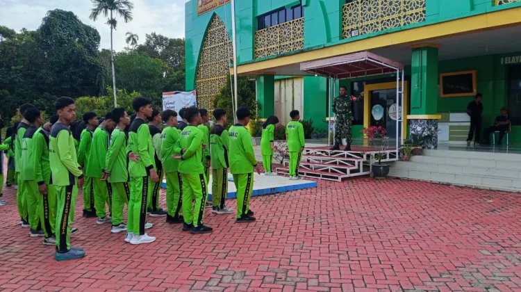 Babinsa Salawati Bersama Siswa IC MAN Olahraga Senam Pagi