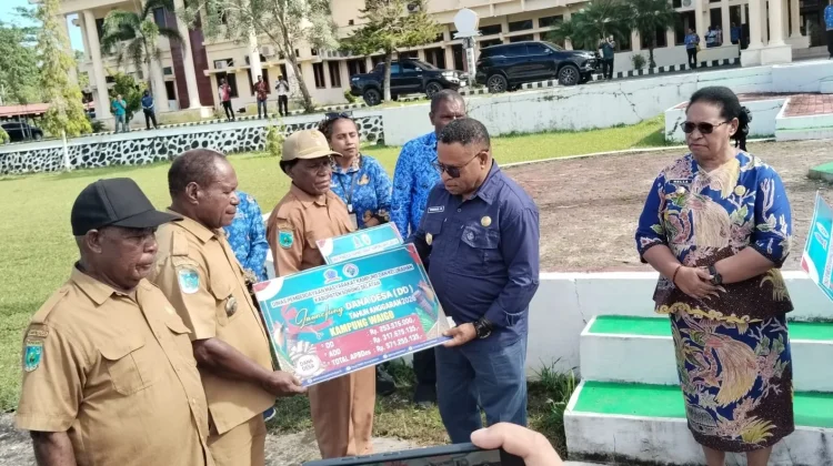 Momen Penyerahan Dana Kampung di Wilayah Kabupaten Sorong Selatan