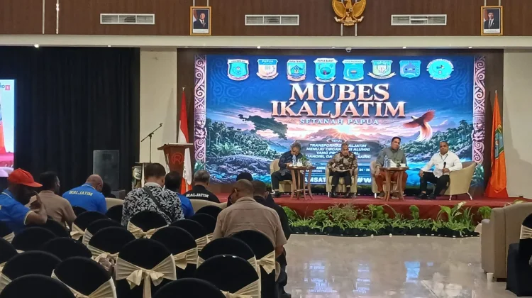 Ikaljatim Gelar Diskusi Strategis di Sorong Bersama Paulus Waterpauw