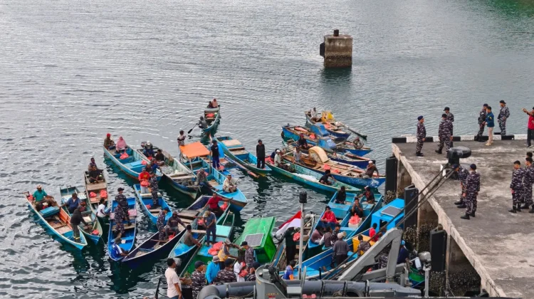 Guskamla Koarmada III Hadirkan Kepedulian dan Berbagi untuk Masyarakat Pesisir