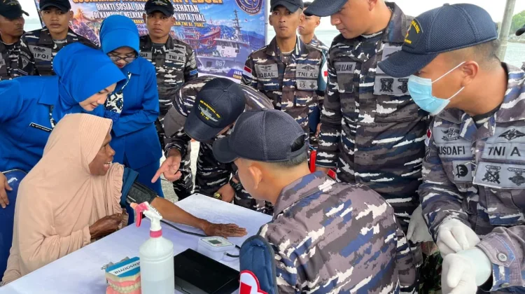 Guskamla Koarmada III Hadirkan Kepedulian dan Berbagi untuk Masyarakat Pesisir