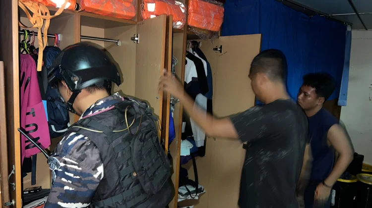 Koarmada III Berhasil Gagalkan Dugaan Pelanggaran Pengangkutan Kayu Log