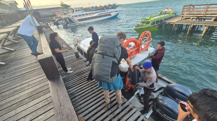 Personel Tourist Police Ditpolairud Polda PBD Hadir Beri Rasa Aman Bagi Wisatawan