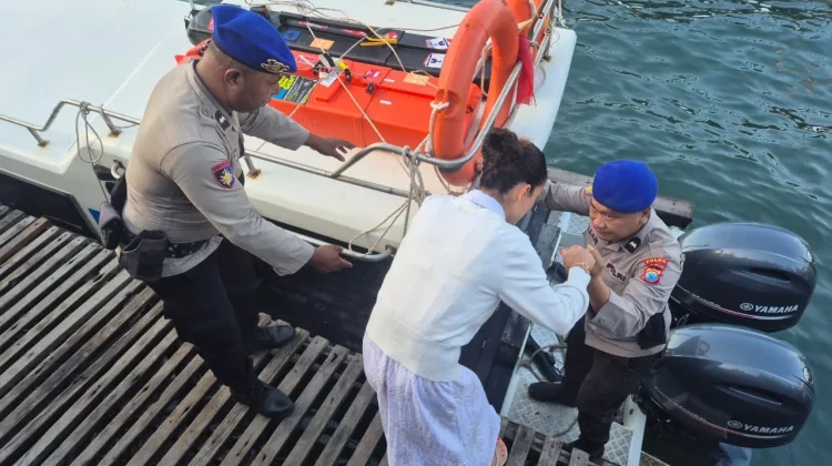 Personel Tourist Police Ditpolairud Polda PBD Hadir Beri Rasa Aman Bagi Wisatawan