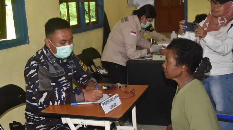 Aster Pamgkoarmada III Hadiri Baksos dan Bakkes Hut ke-1 Kodaeral XIV di Pulau Kasim