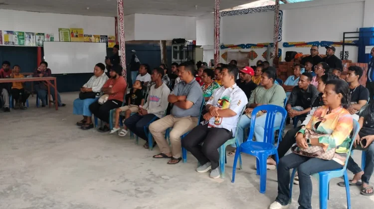 Senator Paul Fincen Mayor Beri Bantuan Dana Kepada 30 Orang UMKM
