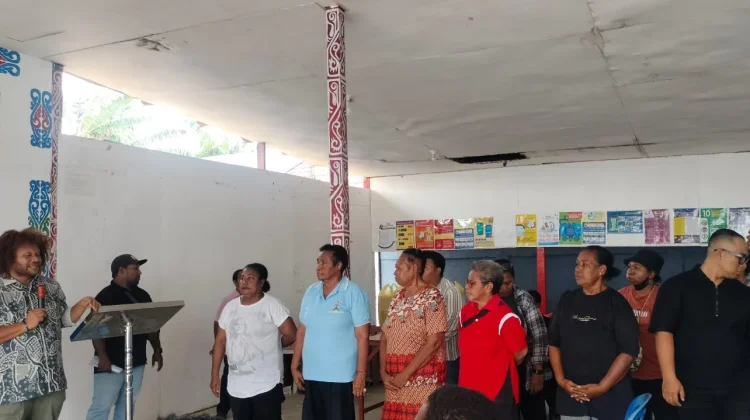 Senator Paul Fincen Mayor Beri Bantuan Dana Kepada 30 Orang UMKM