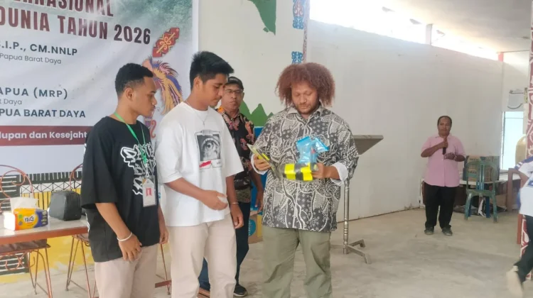 Senator Paul Fincen Mayor Beri Bantuan Dana Kepada 30 Orang UMKM